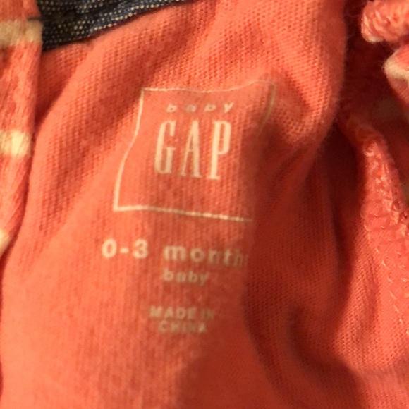Baby gap onesie with chambray collar and ruffle - Picture 3 of 3